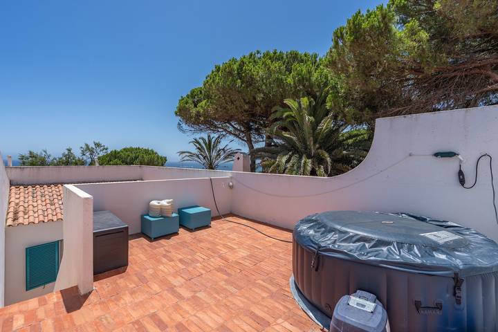 Casa de férias para 8 pessoas, com jacuzzi e jardim e ainda piscina infantil em Praia da Prainha