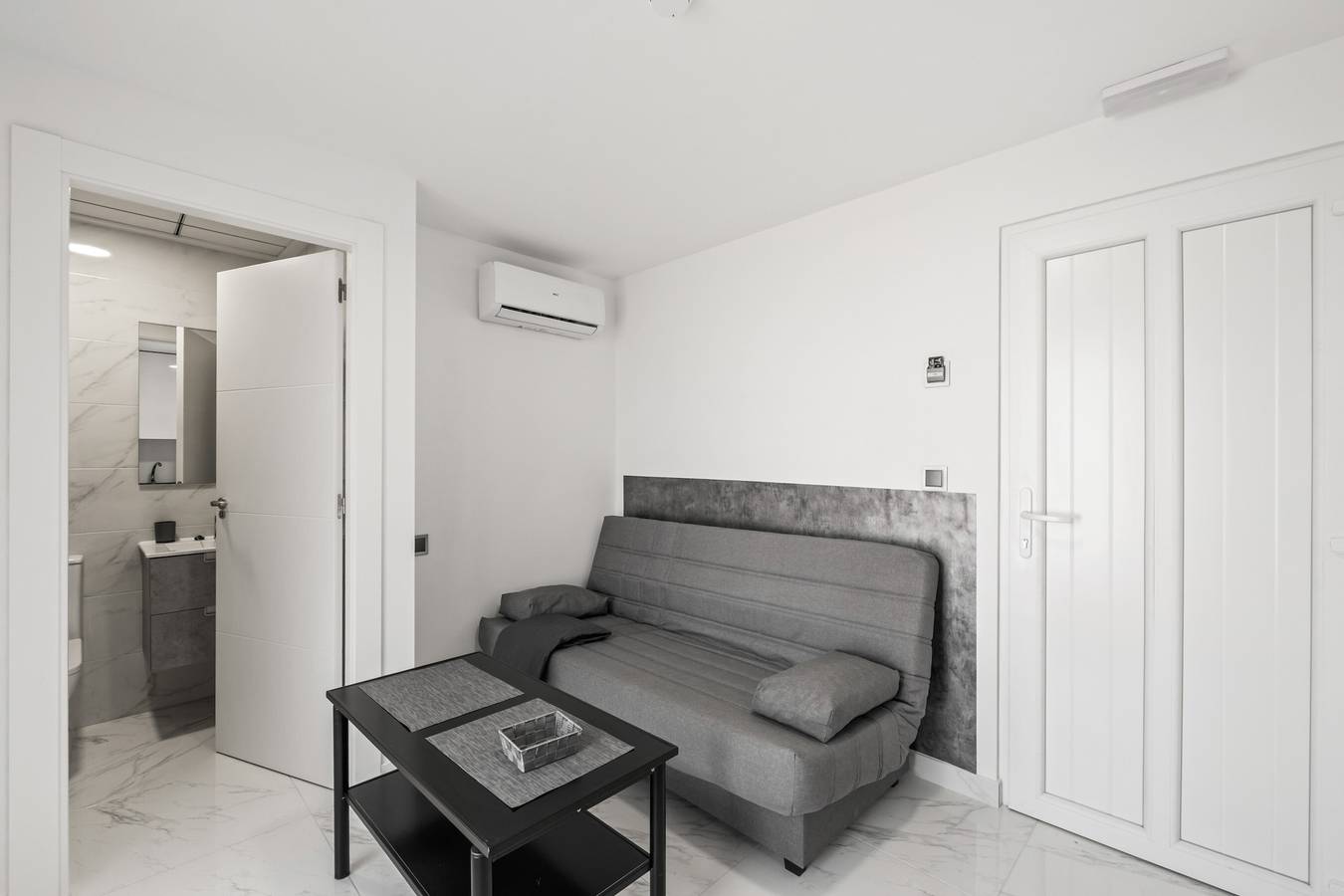 Quarto Loft, Rés-do-chão 2 com internet e ar condicionado in Torrevieja Centro, Torrevieja