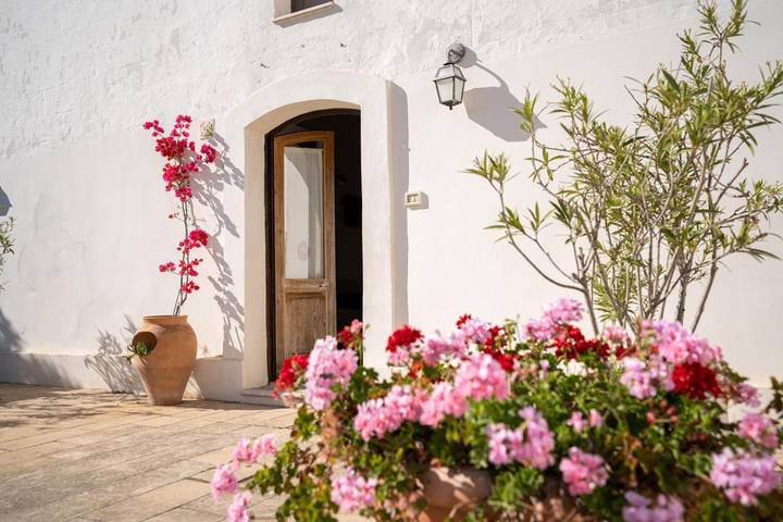 Location de vacances pour 2 personnes, avec jardin ainsi que vue et piscine à Taranto - 4