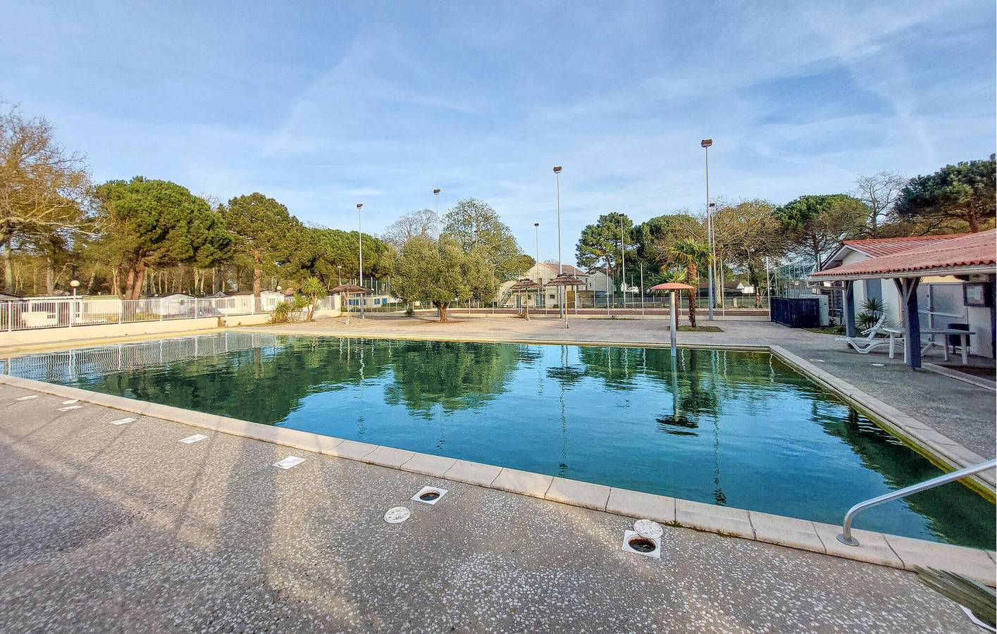 Charmant mobil-home avec piscine et jardin, à proximité de La Tremblade in La Tremblade, Côte de Beauté