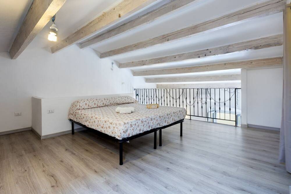 Appartamento intero, Guesthost- Bright Apartment 250meters from the Sea in Carloforte, Provincia di Carbonia-Iglesias