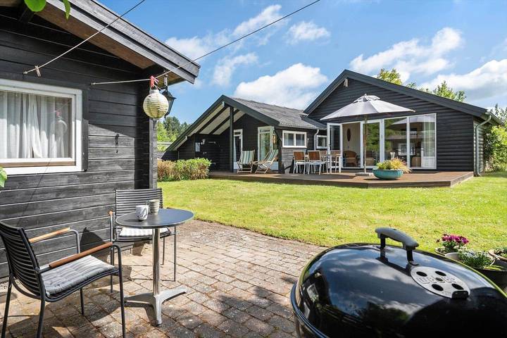 Ferienhaus für 6 Personen, mit Garten und Terrasse sowie Pool, mit Haustier