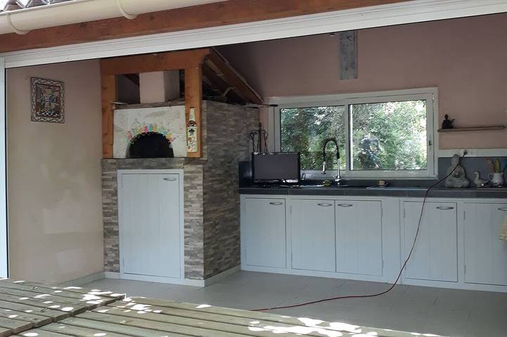 Ganze Wohnung, Agréable Studio Dans Jardin Paysager Avec Piscine et Grande Cuisine D'été in Bagnols-en-Forêt, Mittelmeerküste (Frankreich)