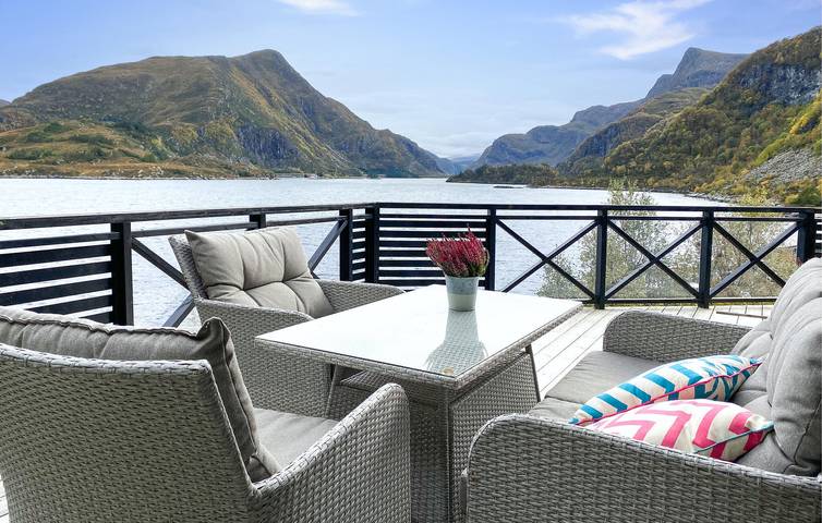 Ferienhaus für 8 Personen mit Terrasse in Vågsøy