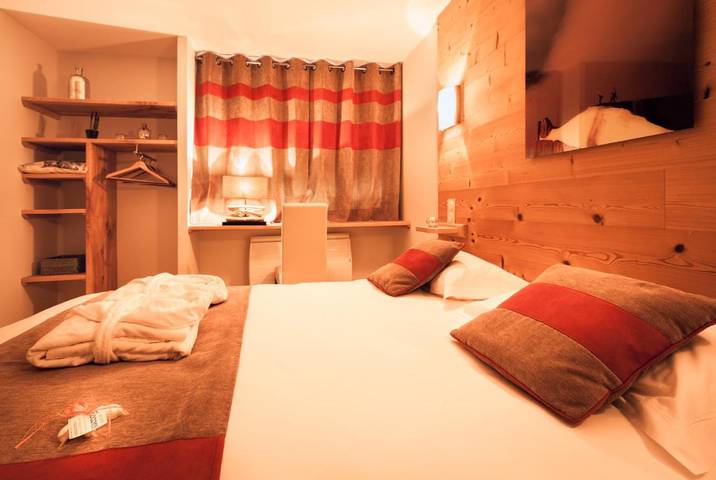 Location de vacances pour 2 personnes, avec sauna ainsi que vue et terrasse à Azet - 3