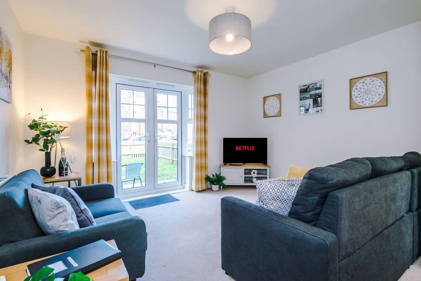 Entire apartment, Spacious home  ideal for professionals  sleeps 8 in Crewe, Cheshire East