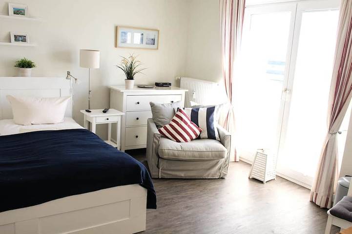 Ganze Wohnung, Frisch renoviert, Strandnah, sonnig, Süd-Balkon, Wlan in Westerland, Sylt (Gemeinde)
