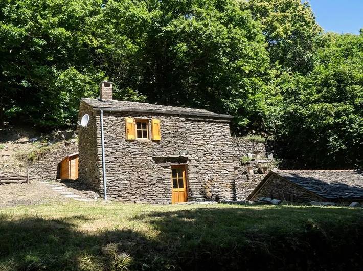 Gîte pour 3 personnes, avec jardin et piscine à Saint-Germain-de-Calberte