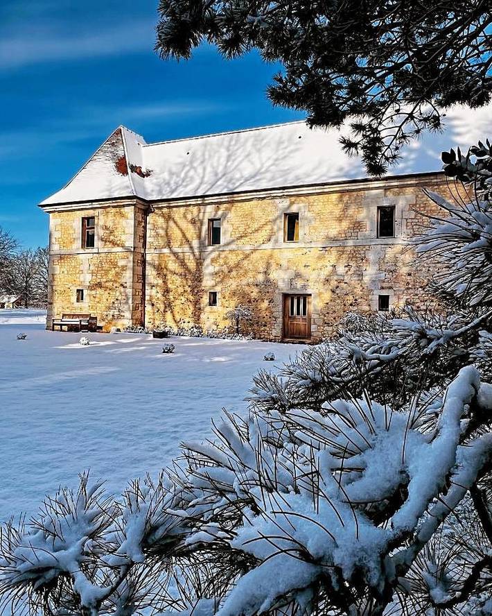Location de vacances pour 10 personnes, avec jardin ainsi que piscine et jacuzzi dans Le Mesnil-Jourdain