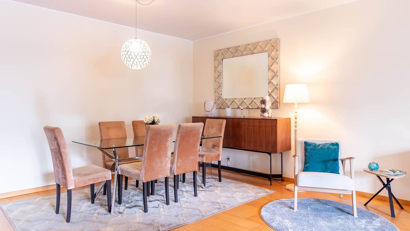 Apartamento inteiro, Comfortable & Quiet 3Br near Metro by Lovelystay in Porto, Distrito do Porto