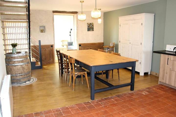 Location de vacances pour 6 personnes, avec jardin et vue dans Bussières (Saône-et-Loire)