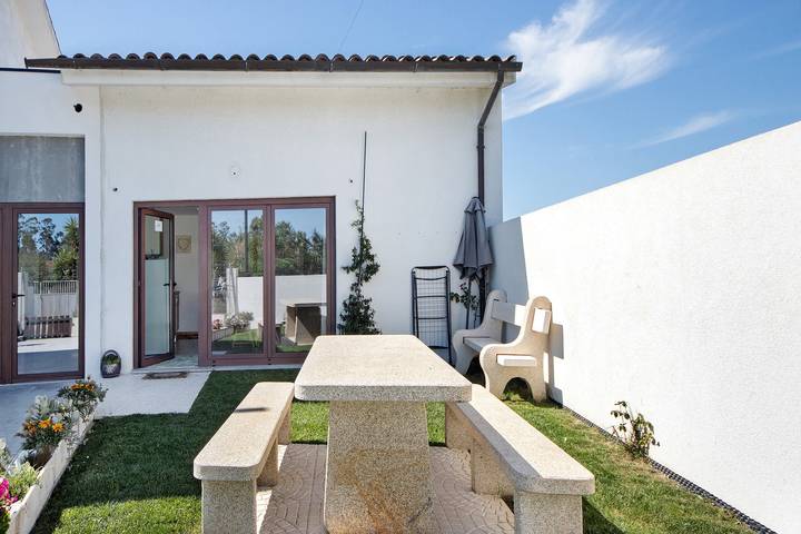 Entire apartment, Apartment 'Apartamento Lomi with Pool' with Shared Pool, Shared Terrace and Wi-Fi in Apúlia, Parque Natural do Litoral Norte