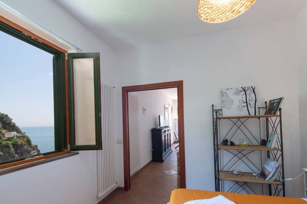 Casa di mare 2, Beautiful Property on the beach, terraces with stunning views in Maiori, Amalfi Coast