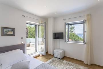 Villa for 8 People in Split, Split-Dalmatia, Photo 4