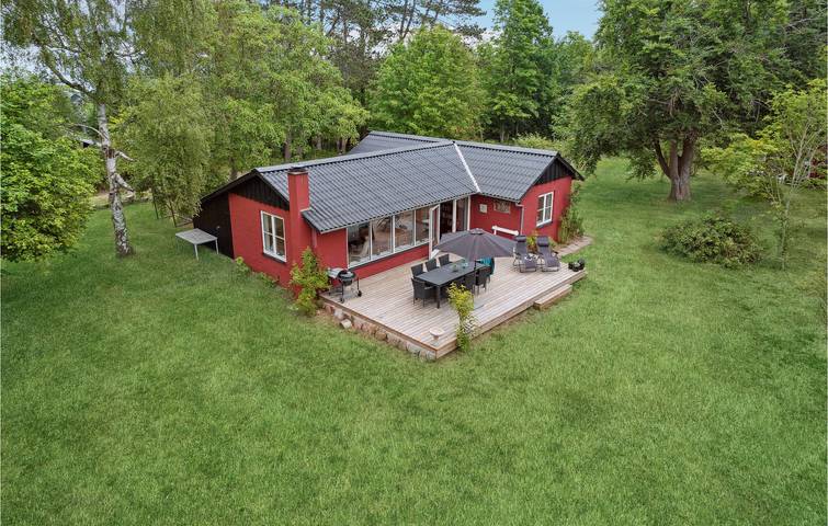 Ferieudlejning for 6 personer, med terrasse og have i Sjællands Odde