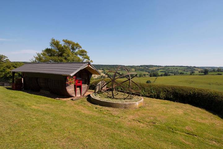 Location de vacances pour 3 personnes, avec Balcon et Terrasse ainsi que Jardin et Vue à Vimoutiers