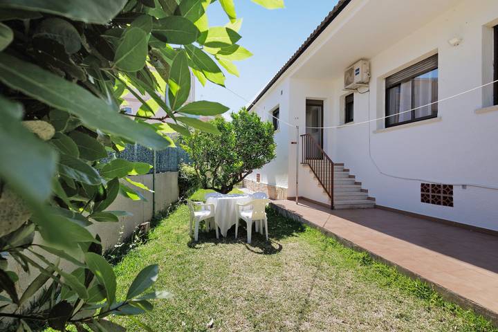 Location de vacances pour 6 personnes, avec jardin, animaux acceptés à Cubelles - 3