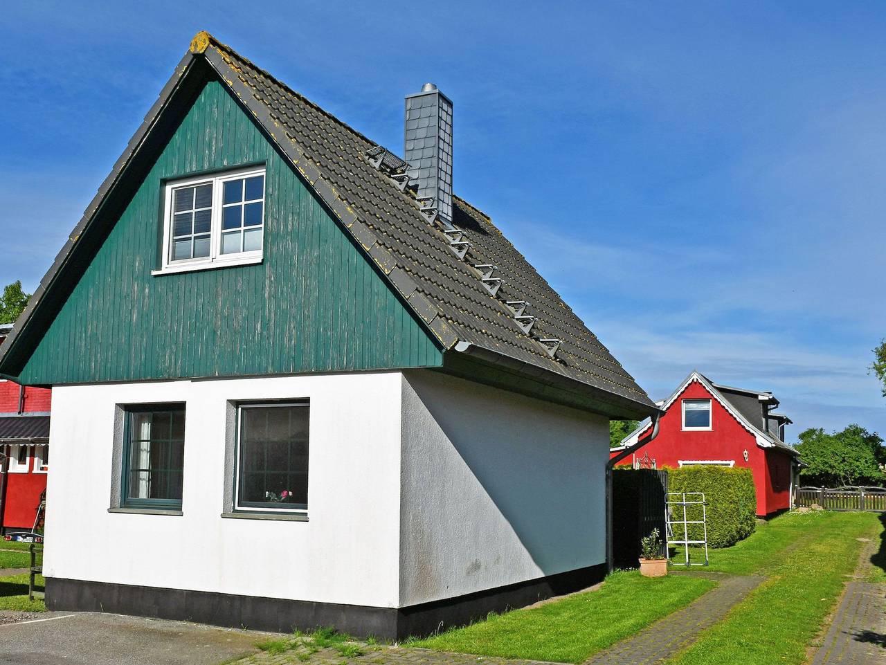 Ruhig gelegenes Ferienhaus mit Kamin und Terasse - Ferienhaus mit Kamin und Terrasse in Breege, Rügen