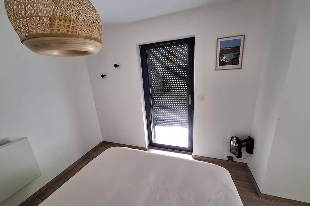 Appartement entier, Studio neuf à 2 pas du lac de aiguebelette in La Bridoire, Région de Chambéry