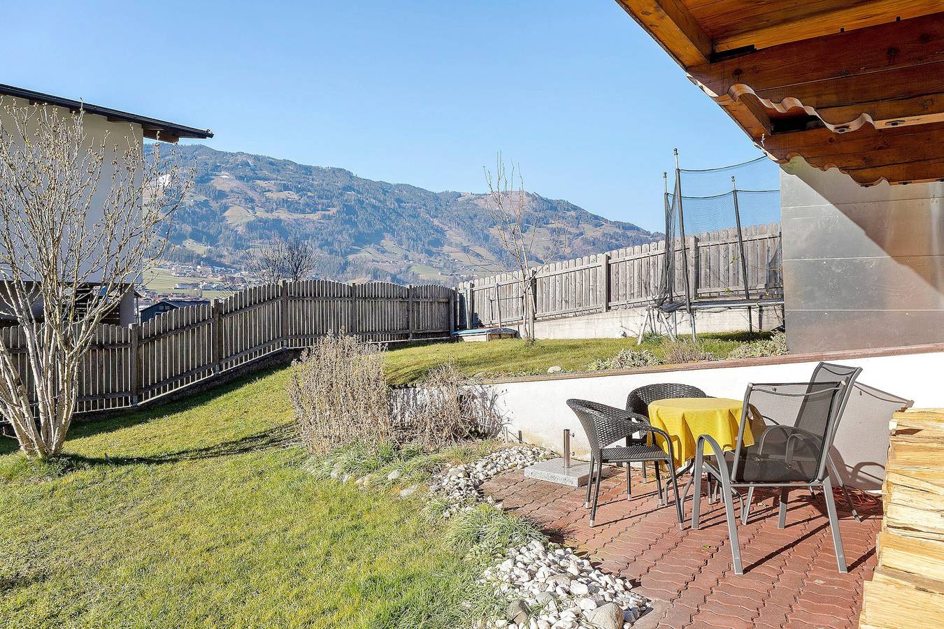 Appartement 'Haus Hart Im Zillertal' mit Bergblick, Gemeinschaftsterrasse und Wlan in Hart im Zillertal, Ski-Optimal Hochzillertal