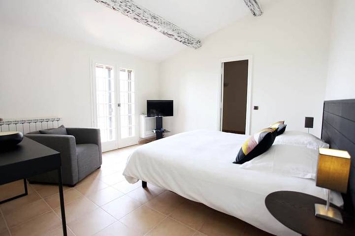 Villa with a breathtaking view, in a quiet countryside,  <br>One week minimum rent in Saint-Jeannet, Mediterranean Coast (France)