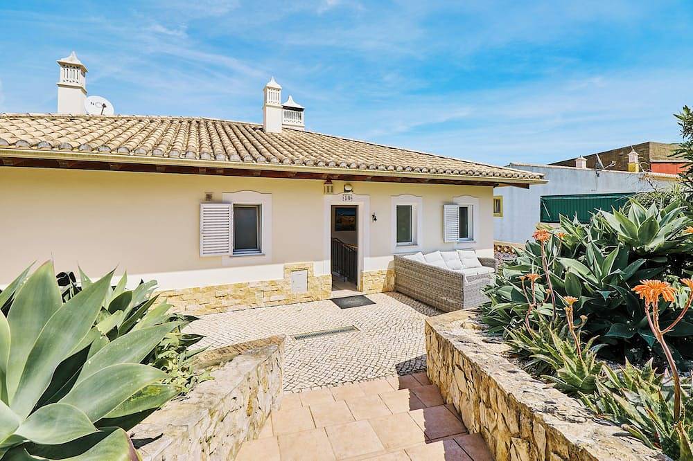 Villa mit Pool und Sauna in Strandnähe am Rande des Naturschutzgebiets in Raposeira, Vila do Bispo e Raposeira