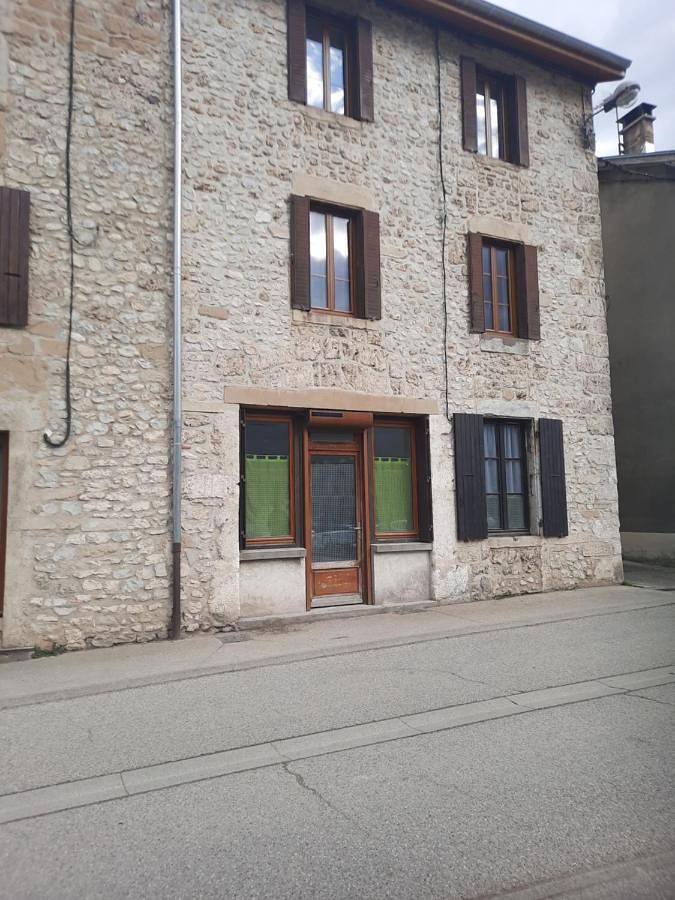 Appartement entier, One-Bedroom Apartment in Saint-Jean-en-Royans, Parc naturel régional du Vercors