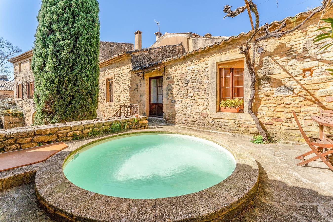 Bed & Breakfast „Chambre 2“ mit Gemeinschaftspool, Terrasse & Wlan in Vers-Pont-du-Gard, Nimes und Umgebung