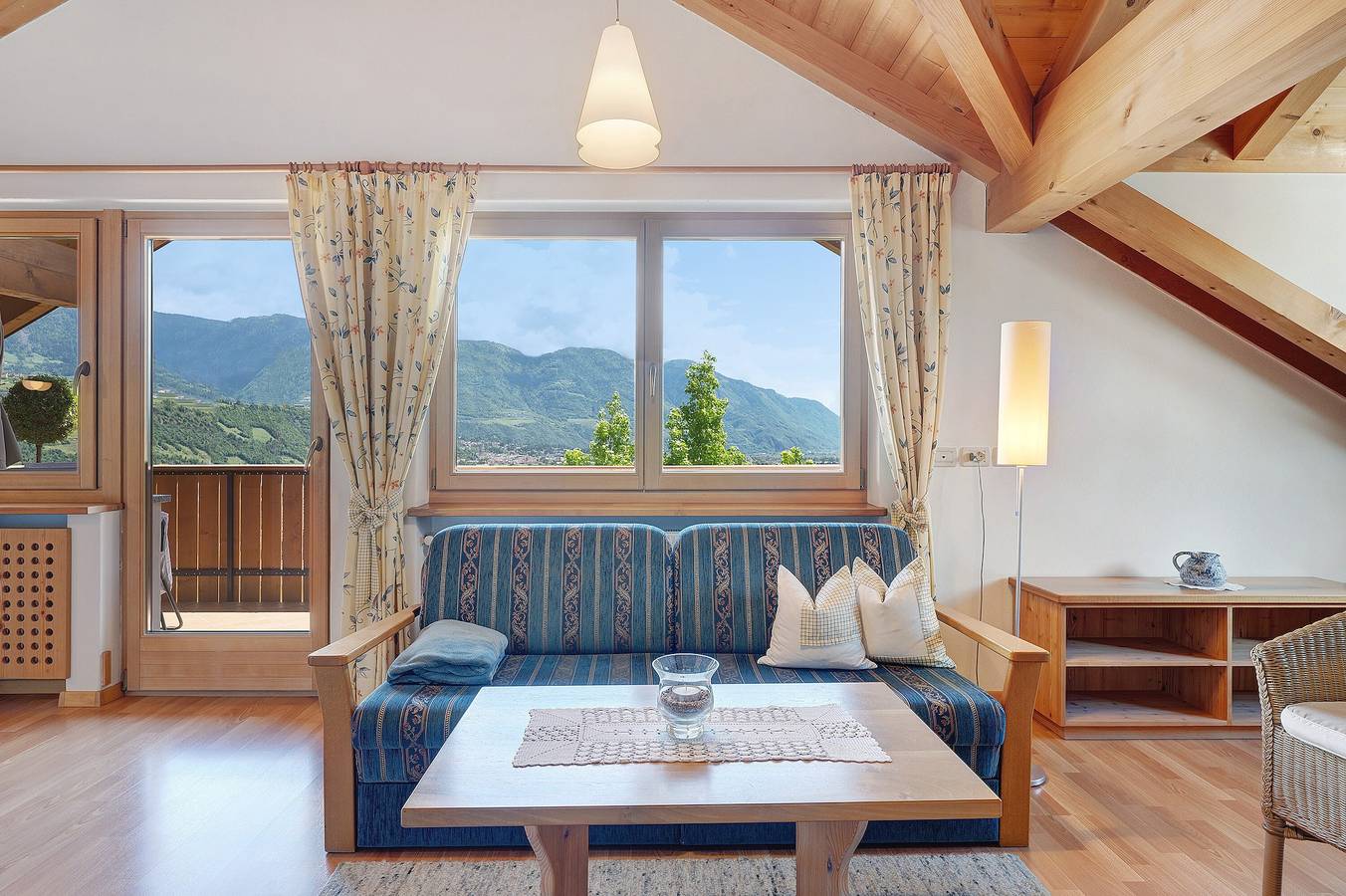 Ganze Wohnung, Ferienwohnung 'Hofanger Etschblick' mit Bergblick, Balkon und Wi-Fi in Algund, Texelgruppe