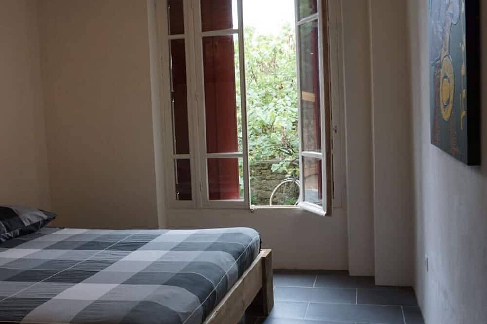 Villa La Bazonnerie, maison de vacances située au calme avec piscine privée in Azerables, Région de Guéret