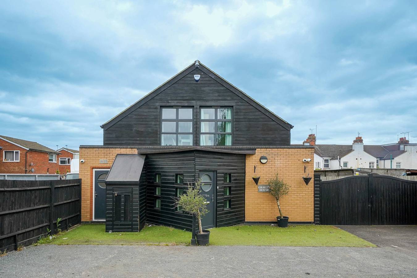 6-Bedroom Family Haven with Garden in Aylesbury in Aylesbury, Buckinghamshire