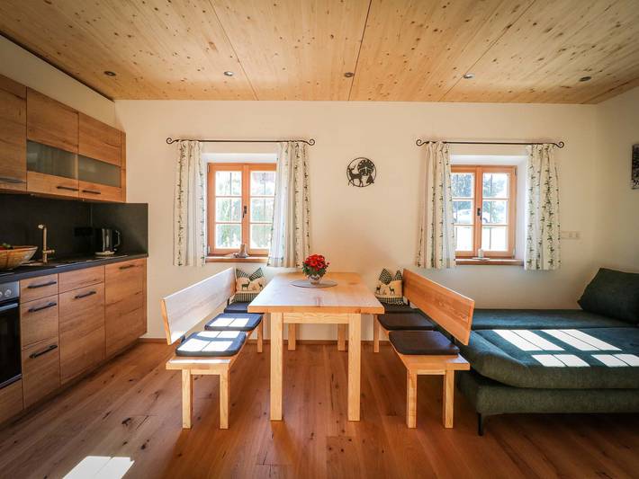 Ganze Ferienwohnung, Ferienwohnungen Koller - Ferienwohnung Froschkönig Eg mit Terrasse und 2 Schlafzimmer in Bad Aibling, Landkreis Rosenheim