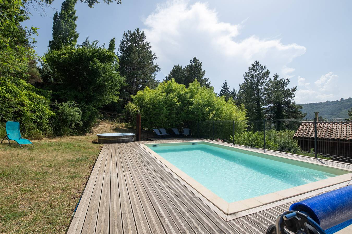 Maison d'hôtes 'Chalet Orange' avec balcon et Wi-Fi in Darbres, Ardèche