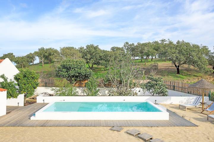 Casa de férias 'Monte Da Venda De Baixo' com vista para a montanha, piscina privada e Wi-Fi in Santa Margarida da Serra, Grândola e Santa Margarida da Serra