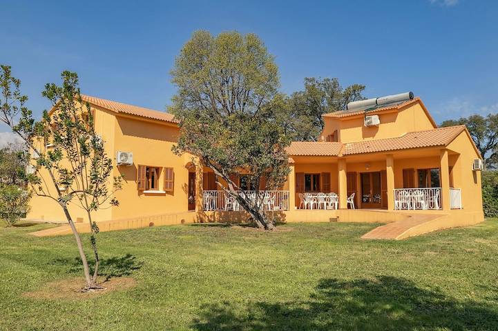 Gîte pour 8 personnes, avec balcon et piscine à Taglio-Isolaccio