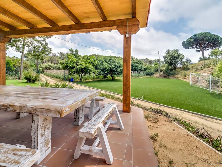 Villa à Palafolls avec piscine privée et jardin, idéale pour familles jusqu'à 18 pers. in Palafolls, Costa del Maresme