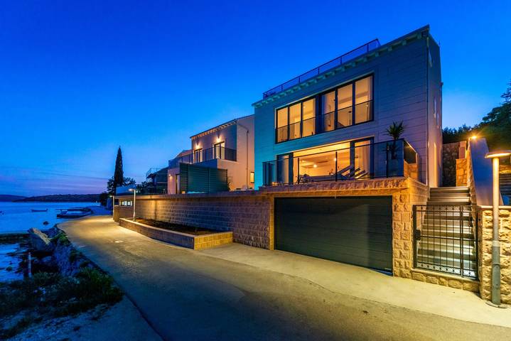 Villa pour 10 personnes, avec jardin et terrasse ainsi que vue sur l’océan et piscine à Slano