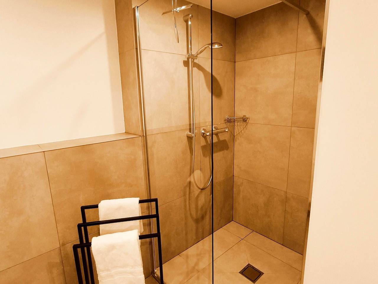 Ganze Ferienwohnung, Rüwellnesssuite - Appartement/Fewo, Bad, Wc in Rüttenscheid, Essen