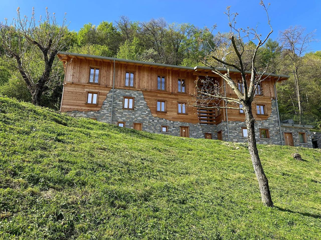 Appartamento intero, Appartamento in Chalet di Lusso “Baita Treeb Tramontana” con Vista Lago, Terrazza Privata a Civenna in Civenna, Comune di Bellagio