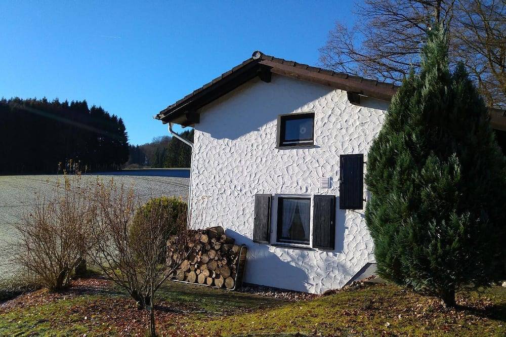 Ferienhaus am Waldrand mit Panoramablick in Lissendorf, Vulkaneifel