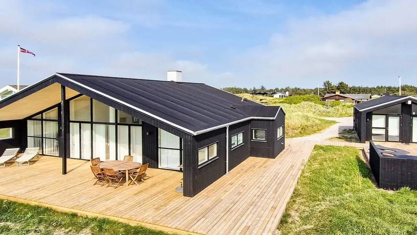 Ferienhaus für 9 Personen, mit Whirlpool und Terrasse sowie Sauna in Grønhøj Strand