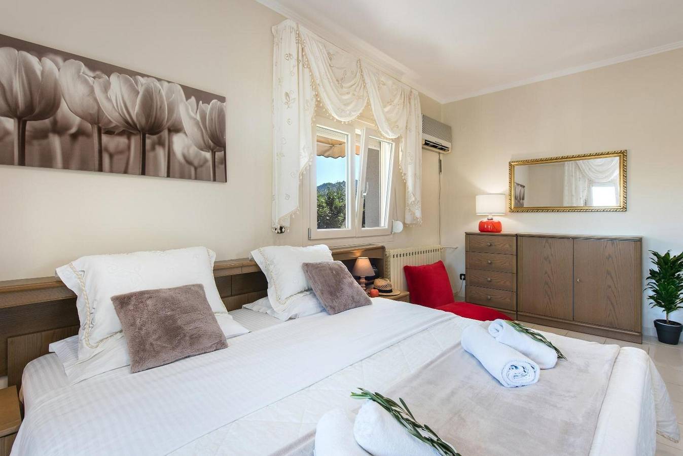 Villa Inva op Korfoe: moderne, milieuvriendelijke villa met zwembad en uitzicht in Kavos, Corfu