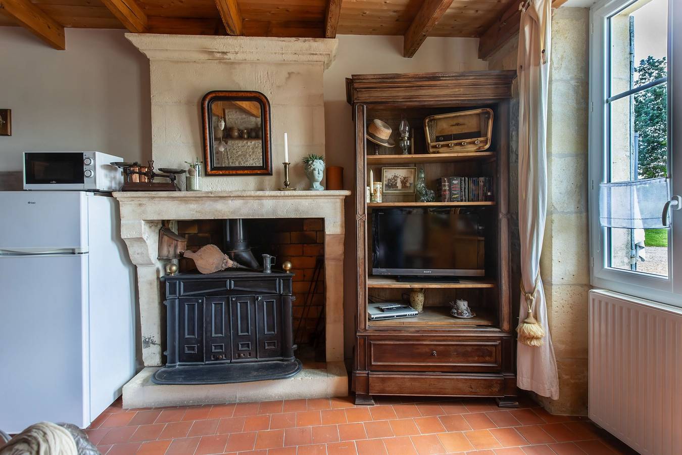 Casa Vacacional 'La Longère Suzanne' con Piscina Compartida, Terraza y Wi-Fi in Fontenet, Saint-Jean-d'Angély region