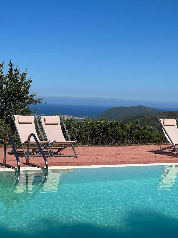 B&b per 3 persone, con Balcone e Terrazza nonché Giardino e Piscina a Torpè