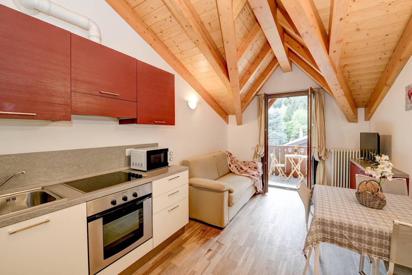 Ganze Wohnung, Wohnung 'Rosa delle Dolomiti Bilocale3' mit Bergblick & Gemeinschaftssauna in Carisolo, Adamello-Presanella-Alpen
