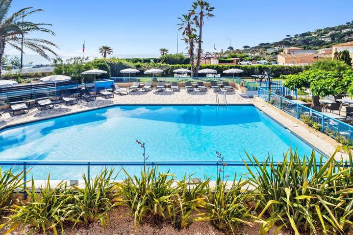 Hôtel pour 3 personnes, avec jardin et piscine, animaux acceptés