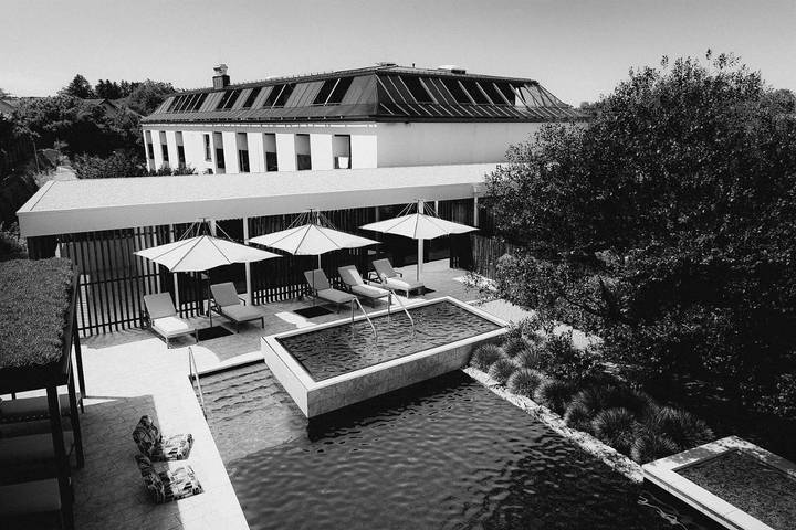 Hotel für 4 Personen, mit Balkon und Whirlpool sowie Terrasse und Garten in Laufen