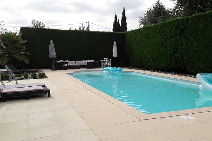 Location de vacances pour 10 personnes, avec Terrasse et Jardin à Pin-Balma