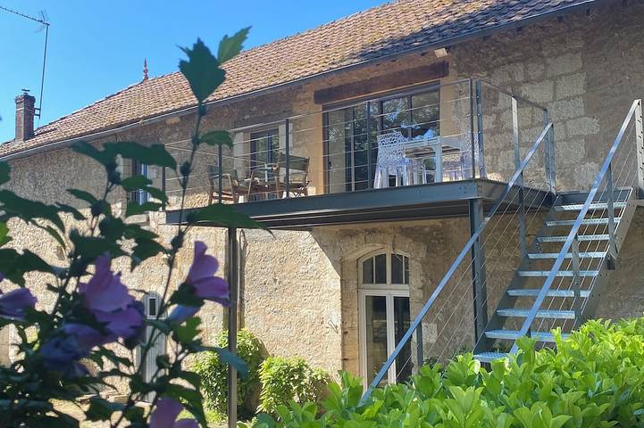 Location de vacances pour 7 personnes, avec Terrasse et Jardin à Agonac
