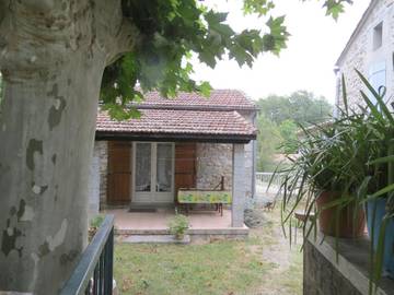 Gîte pour 4 personnes, avec vue et balcon à Sampzon